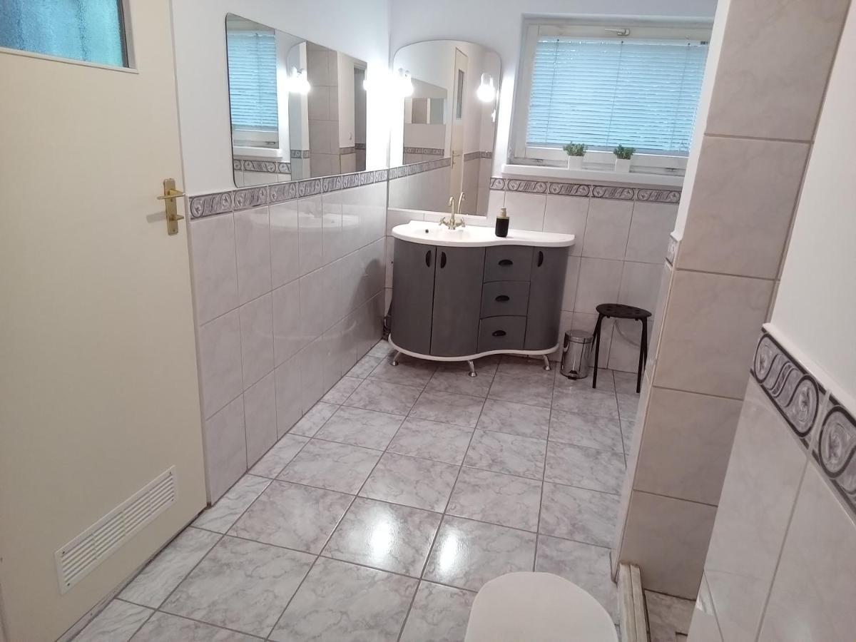 Domek U Kazi Sadowne Exteriér fotografie