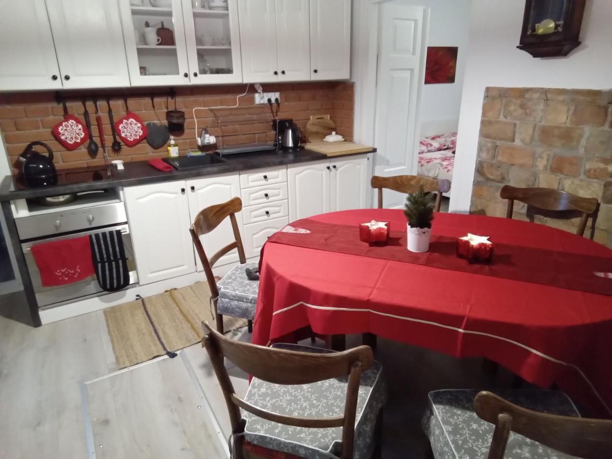 Domek U Kazi Sadowne Exteriér fotografie